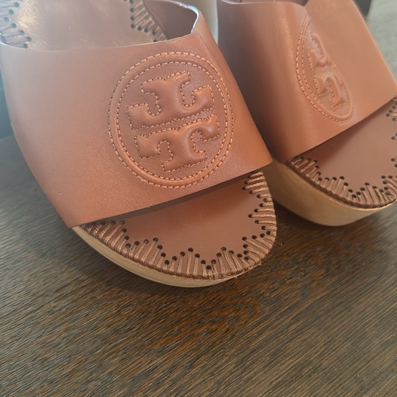 Tory Burch brown/tan heels. Worn only a few times. Size: 9m. - Picture 2 of 7
